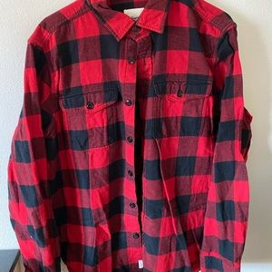 American Eagle red and black checkered flannel men’s size L